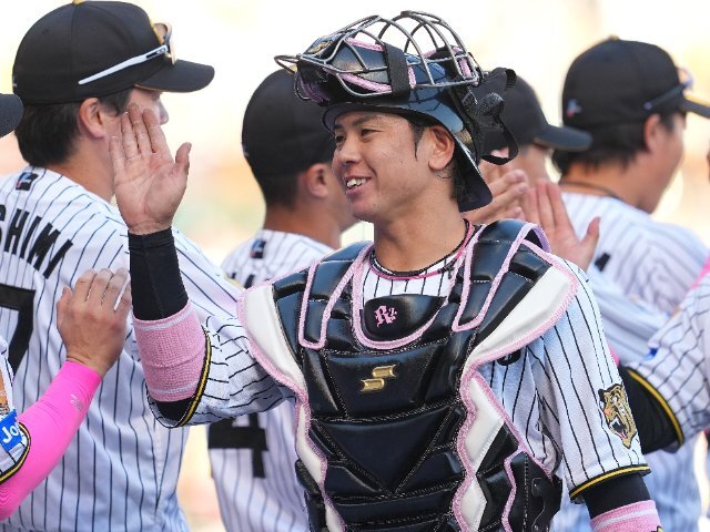「あの声援をもらえたことが答え」初の開幕2軍から再起、梅野隆太郎34歳を支えた“阪神ファンの声”「練習2時間前から早朝打ち込み」若手選手が目撃した愚直さ(Number Web) – Yahoo!ニュース 「あの声援をもらえたことが答え」初の開幕2軍から再起、梅野隆太郎34歳を支えた“阪神ファンの声”「練習2時間前から早朝打ち込み」若手選手が目撃した愚直さ(Number Web) - Yahoo!ニュース