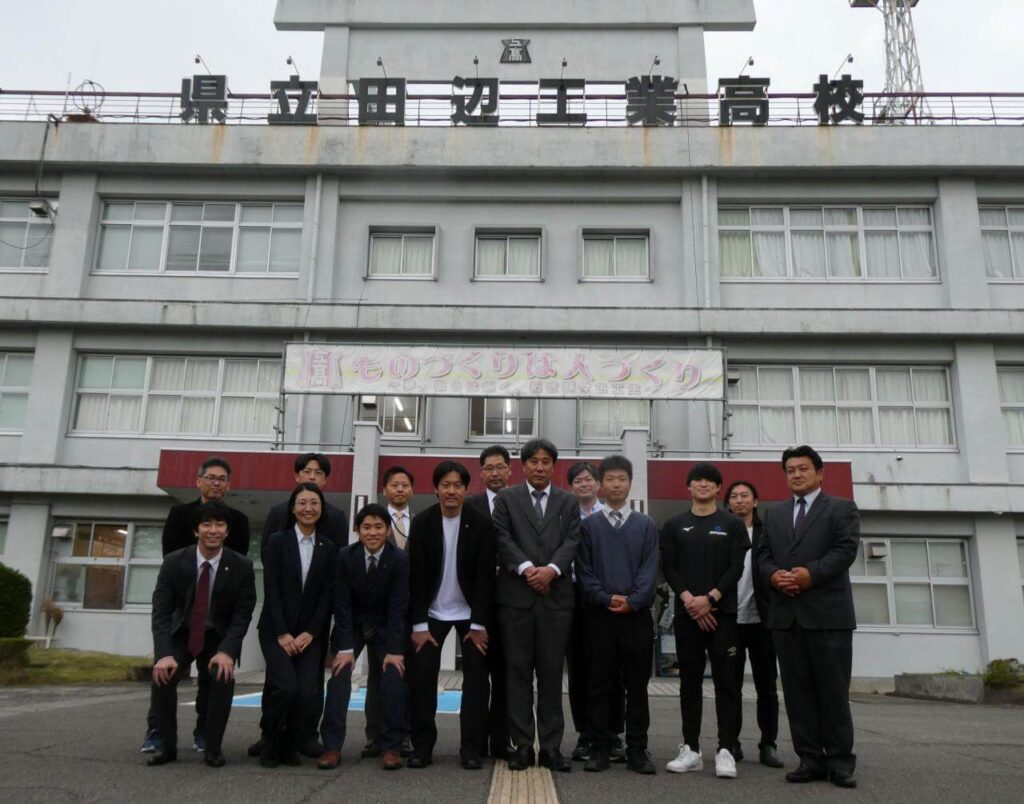 和歌山県立田辺工業高等学校の教員とSpace BDの社員（Credit: Space BD）