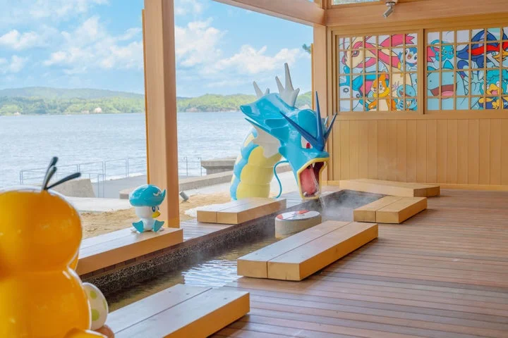 ギャラドスのオブジェがある足湯