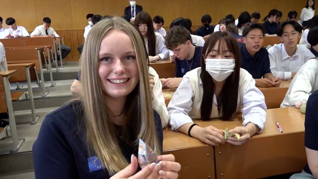 「折り紙」で異文化交流 ドイツ姉妹都市から高校生訪問 鶴や風船を器用に折る 山梨（YBS山梨放送） - Yahoo!ニュース