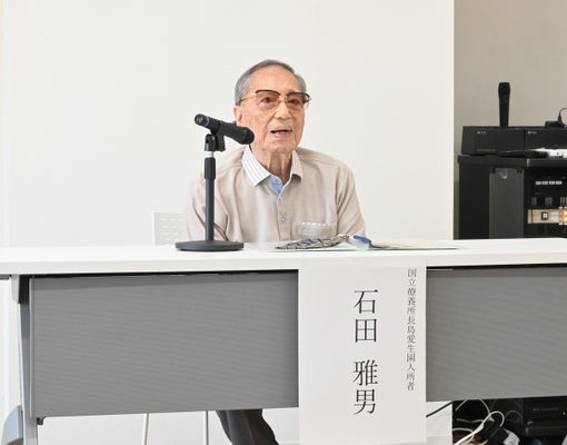 邑久長島大橋が架けられた際の思いを語る石田さん（岡山県瀬戸内市で）