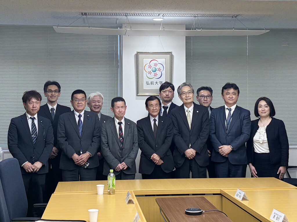 福島県浪江町議会議員が学長を表敬訪問しました - 弘前大学