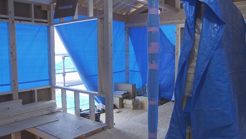 「断熱材が40％値上がり」ナフサ供給不安定で住宅建築に影響 資材の品薄状態、値上げ続く 「普通に家を建てるのがどんどん難しく」 住宅価格は1割増「3000万円だったら300万円アップ」（FNNプライムオンライン） - Yahoo!ニュース