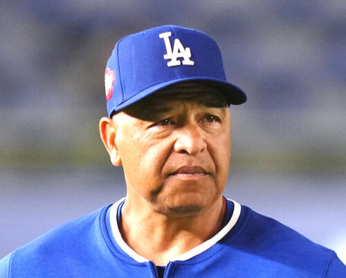 ロバーツ監督、大谷翔平に与えた休養に「選手は休んだ方がいいとは認めない」二刀流プロセス自信 – 日刊スポーツ ドジャース・ロバーツ監督(2025年3月撮影)