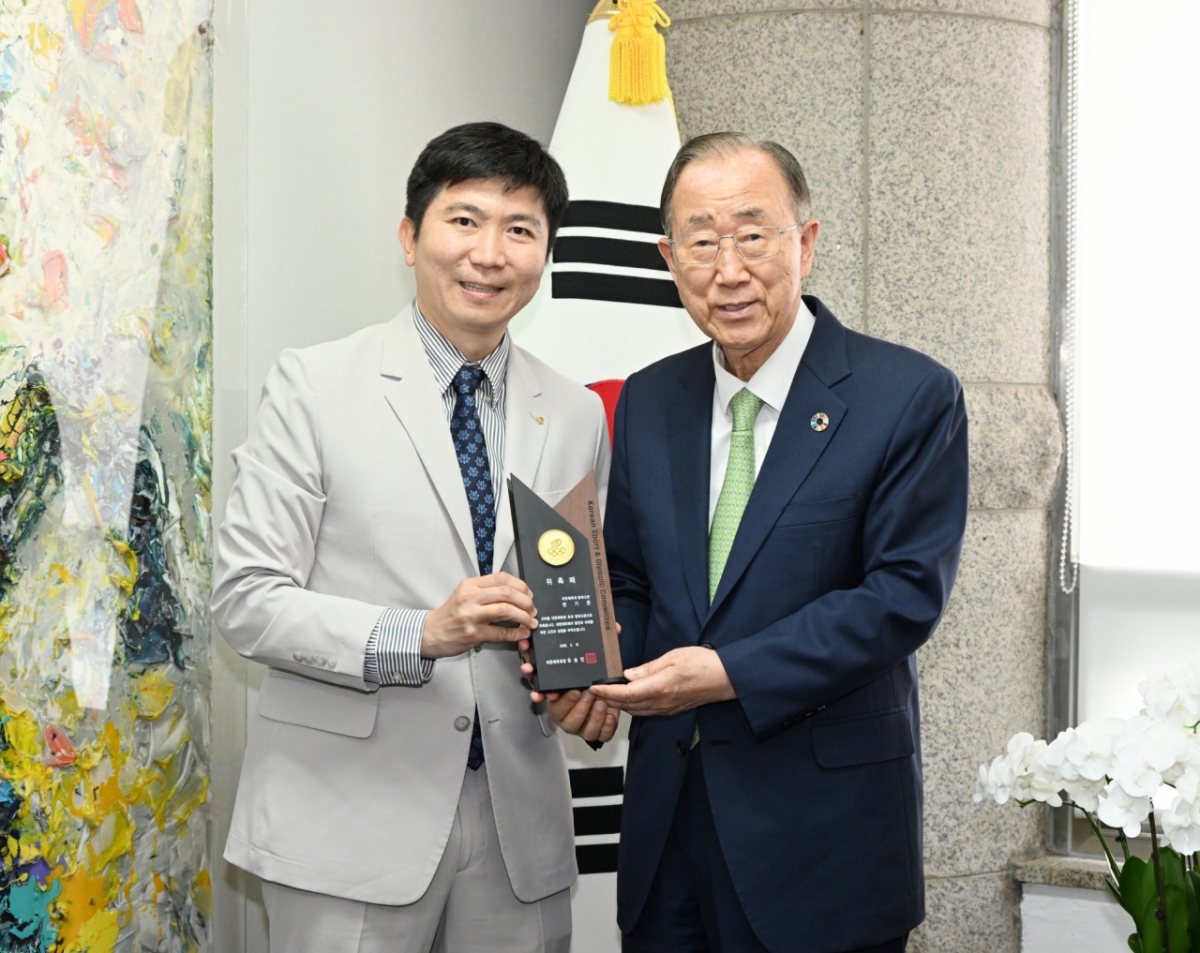 柳承敏（左）大韓体育会長と潘基文（パン·ギムン）元国連事務総長。 /写真=大韓体育会提供