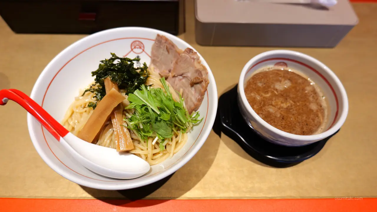 注文したのは「魚介醤油つけ麺」