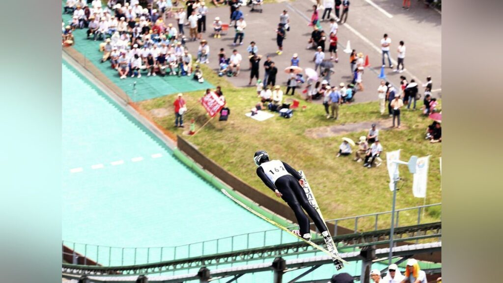 北海道士別市:ヒグマがスキージャンプ台の中腹に、市が緊急銃猟…18日からほぼ毎日出没で施設は利用中止に – 読売新聞 北海道士別市:ヒグマがスキージャンプ台の中腹に、市が緊急銃猟…18日からほぼ毎日出没で施設は利用中止に - 読売新聞