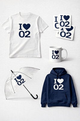 「Ｉ●０２」のロゴをあしらったグッズ＝森田ビル通商提供