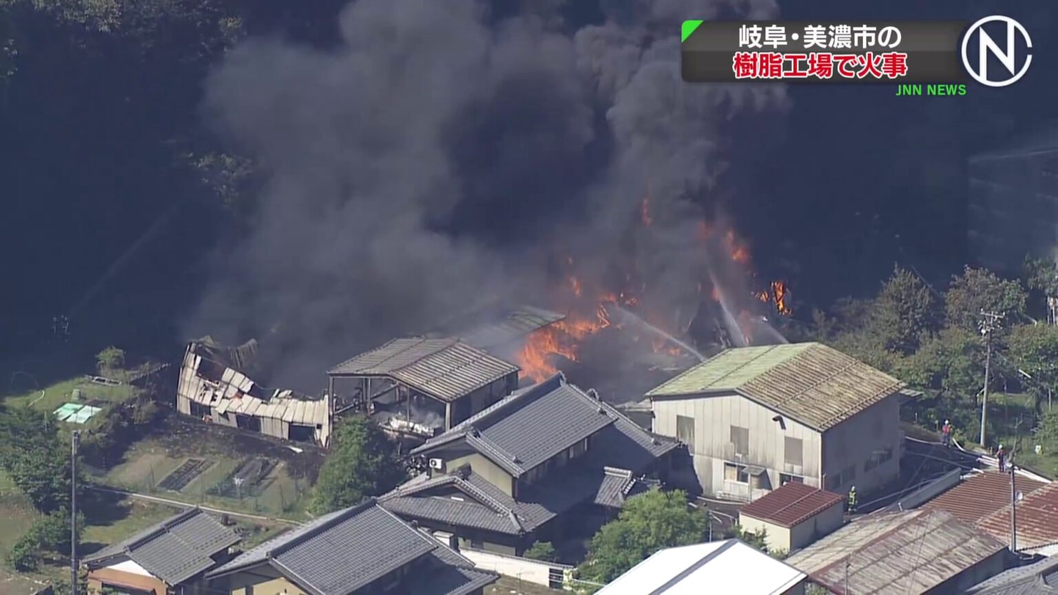 工場で火事、隣接する山林にも延焼 約5時間後に消し止められる 従業員の男性1人が顔と右腕にやけど 岐阜・美濃市(TBS NEWS DIG Powered by JNN) 工場で火事、隣接する山林にも延焼 約5時間後に消し止められる 従業員の男性1人が顔と右腕にやけど 岐阜・美濃市(TBS NEWS DIG Powered by JNN)