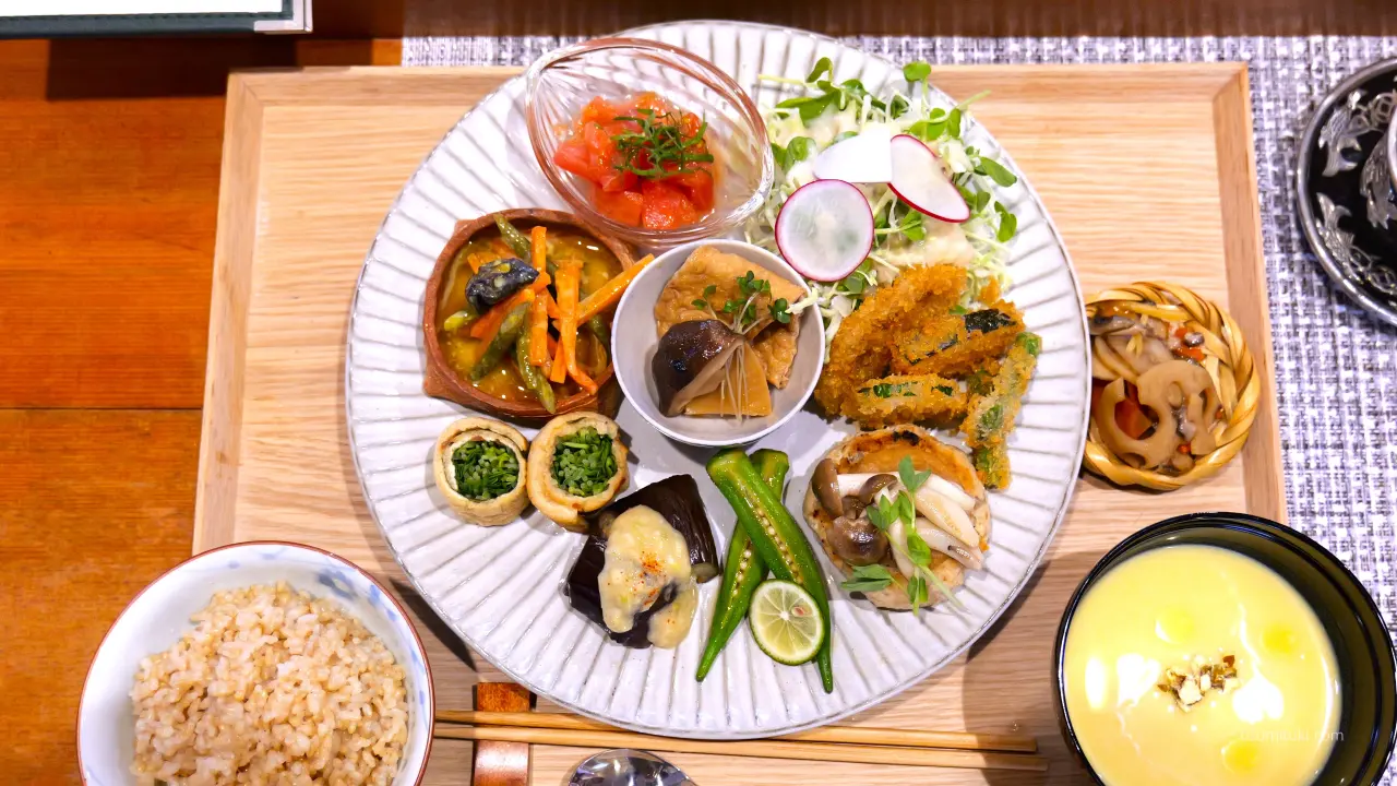 サラダも甘酒ドレッシングで美味しい