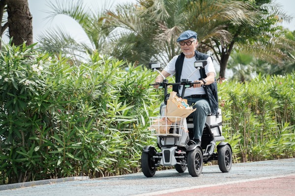 四輪モビリティ「SAGA life」、国交省「性能等確認制度」認定を取得…航続100km | レスポンス（Response.jp）
