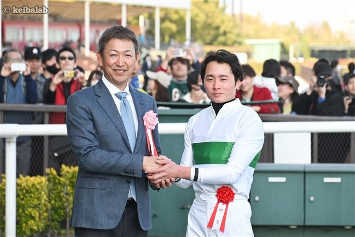 ラヴァンダとコンビを組む岩田望来騎手(右)