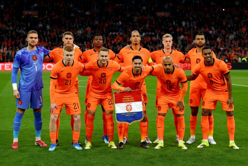 オランダ代表がW杯のメンバー26名を発表! ファン・ダイクやデ・ヨングらが選出、初戦で日本代表と対戦 – サッカーキング オランダ代表がW杯のメンバー26名を発表! ファン・ダイクやデ・ヨングらが選出、初戦で日本代表と対戦 - サッカーキング