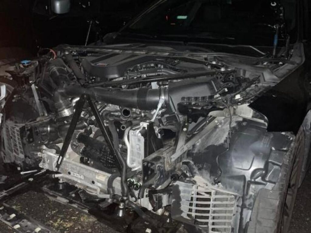 有料駐車場で解体された車、オーリオ・アル・セーリオで何が起こっているのか