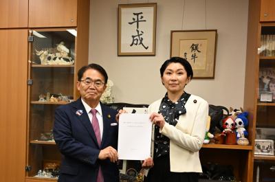小渕優子自由民主党水素議員連盟会長1