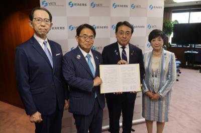 経済産業省　要請文手交