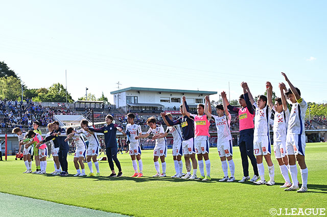 首位攻防戦は甲府に軍配！ 札幌は破竹の6連勝で3位浮上【サマリー：明治安田Ｊ２・Ｊ３百年構想リーグ 地域リーグラウンド 第16節】