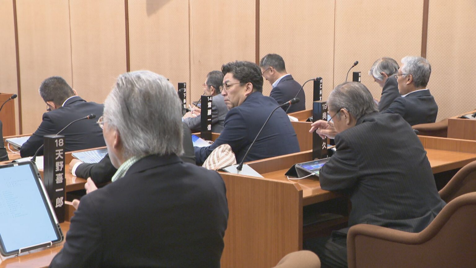笠岡市議会が議員定数減らす条例改正案「否決」 市民団体は「子育てなどに財源確保すべき」と主張 岡山 | KSBニュース | KSB瀬戸内海放送 笠岡市議会が議員定数減らす条例改正案「否決」 市民団体は「子育てなどに財源確保すべき」と主張 岡山 | KSBニュース | KSB瀬戸内海放送