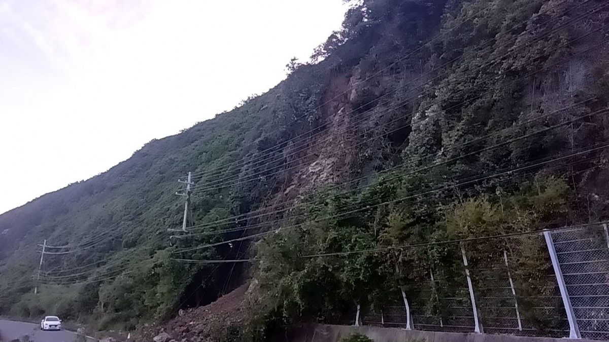 【速報】長崎市以下宿町の国道499号沿いで崖崩れ 通行止めに《長崎》