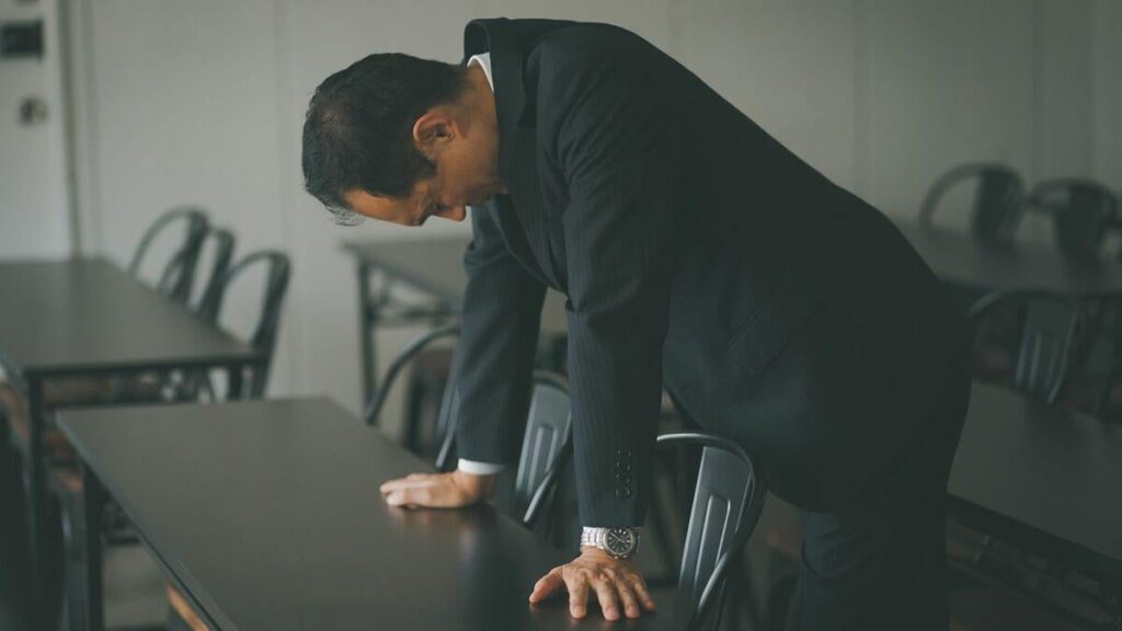 うつ休職7回の57歳に｢退職｣を促した人事の苦悩 "優しすぎる制度"が奪った30年のキャリアと会議室に響く男の涙