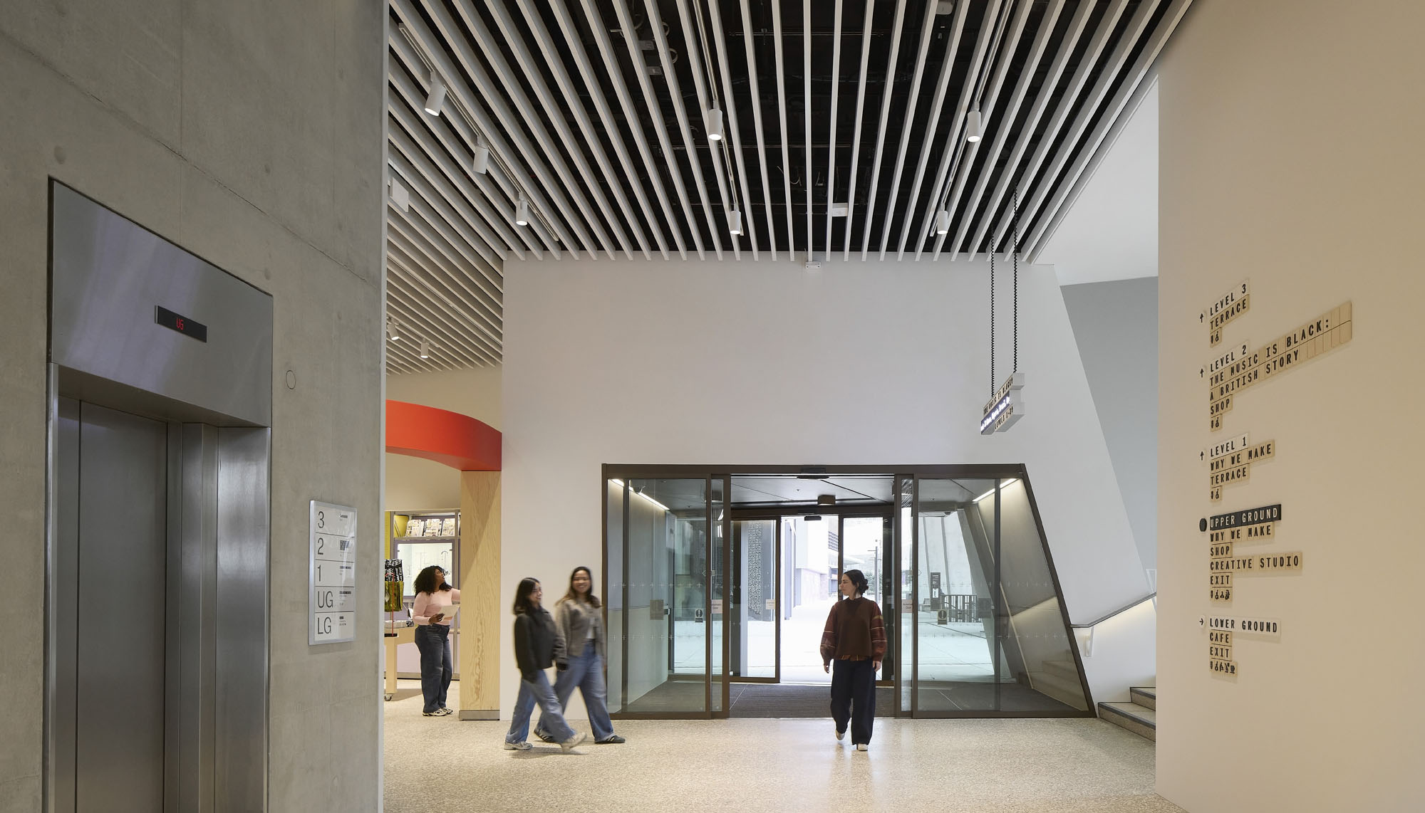 〈V&Aイースト・ミュージアム（V&A East Museum）〉O'Donnell + Tuomey