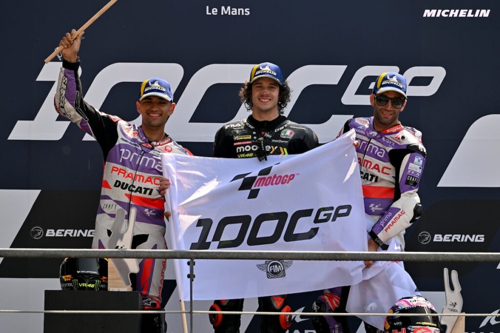 マルコ・ベッツェッキがル・マンで開催されたMotoGP通算1000回目のレースで優勝した。