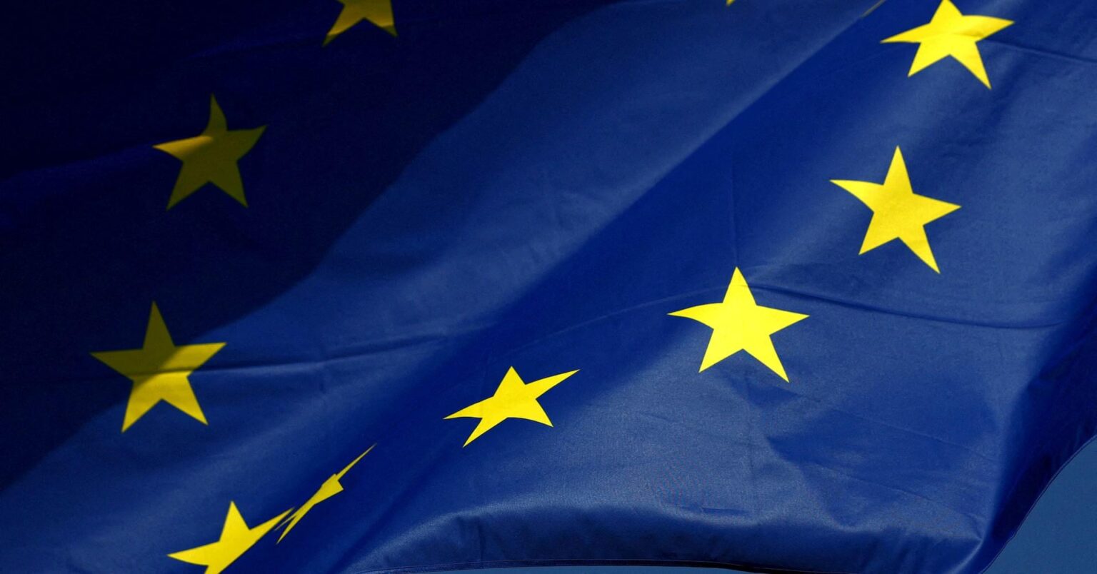 EUの第20次制裁パッケージは、ロシアの石油、ガス、銀行、仮想通貨セクターに対する制限を拡大するとともに、影の艦隊作戦や制裁回避計画も標的にしている。目標は、エネルギー収入をさらに削減し、ロシア経済を孤立させることだ。