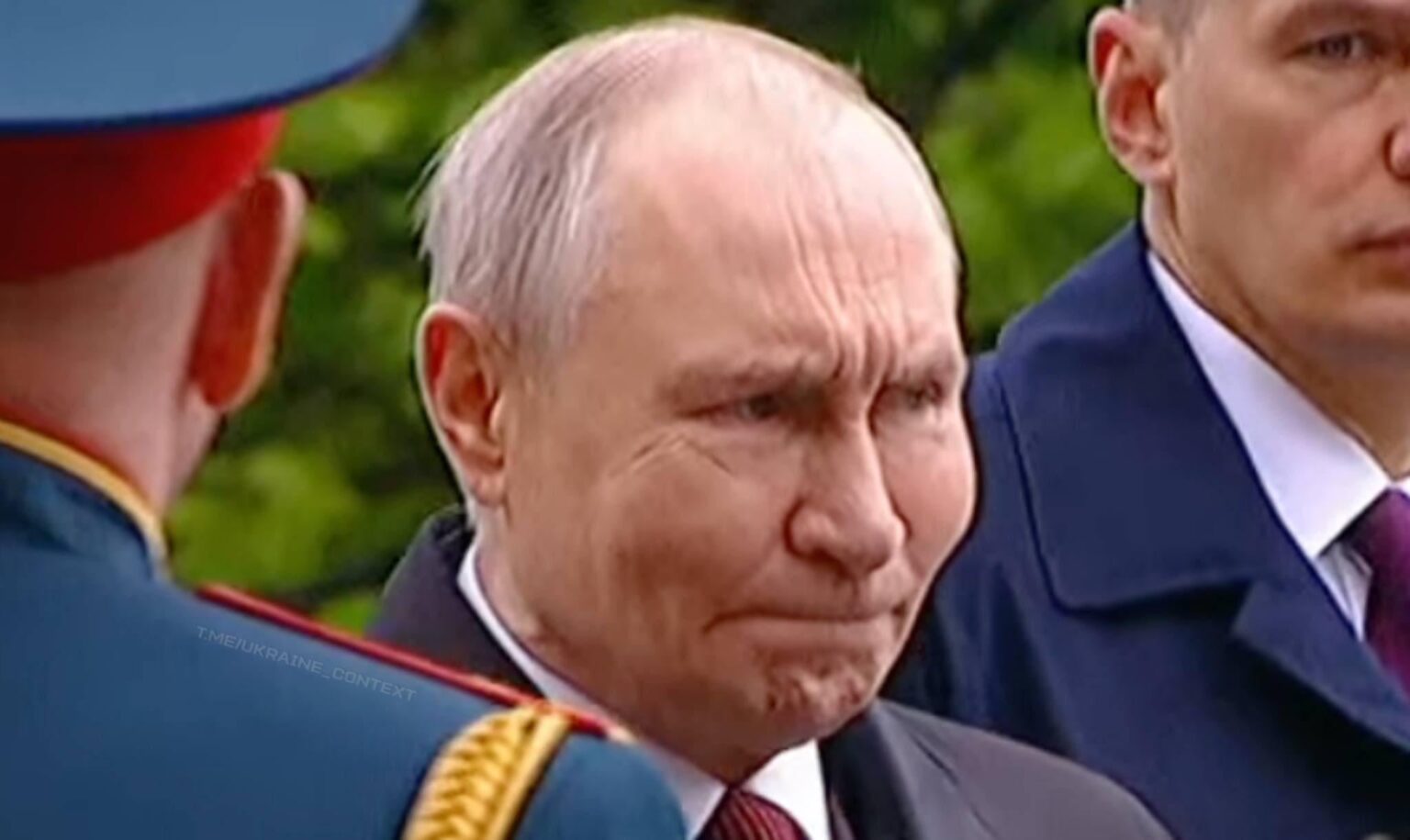 モスクワのパレード中に写真に撮られたプーチン大統領。