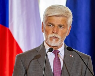 なんだチェコ人、オビ＝ワン・ケノービを大統領にしているんだ。