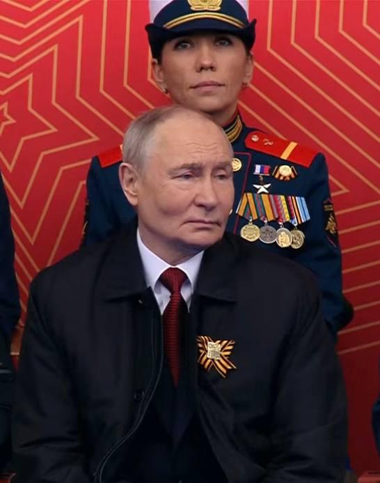 プーチン大統領の顔が5月9日のパレードの様子をすべて物語っている