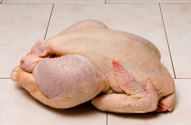 サルモネラ菌の警告により、大手スーパーマーケットから鶏肉製品がさらにリコールされる