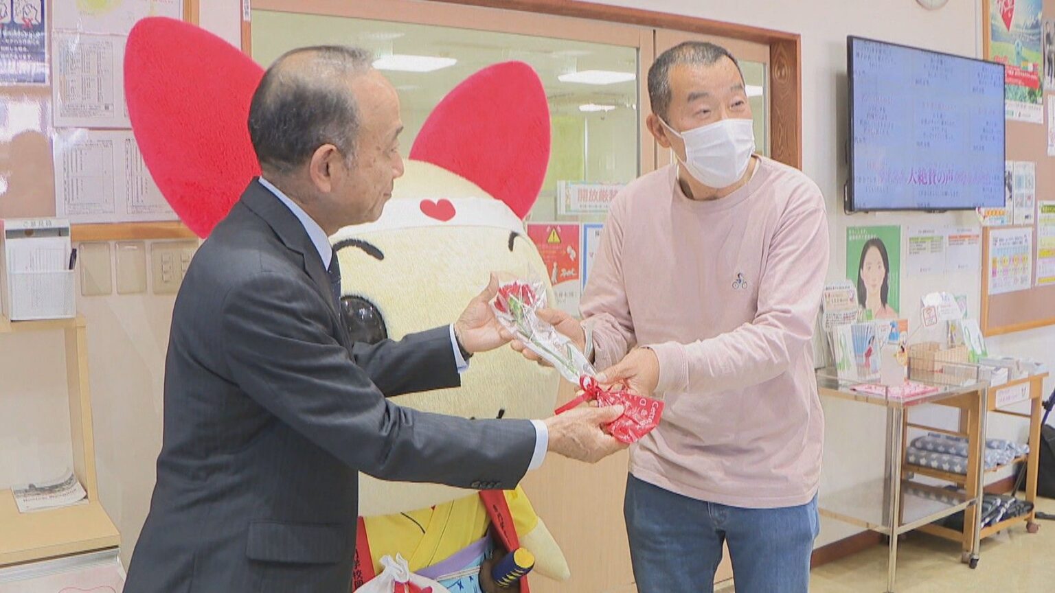 献血者にカーネーションをプレゼント　5月10日「母の日」まで　岡山市 | KSBニュース | KSB瀬戸内海放送
