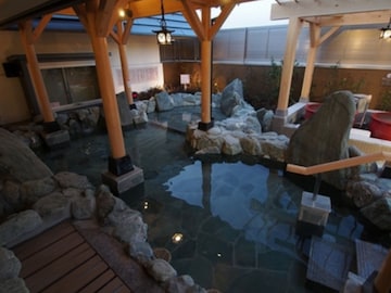 【茨城県の人気スーパー銭湯】「極楽湯 水戸店」は人工硫黄泉の露天風呂と充実のサウナが自慢の施設