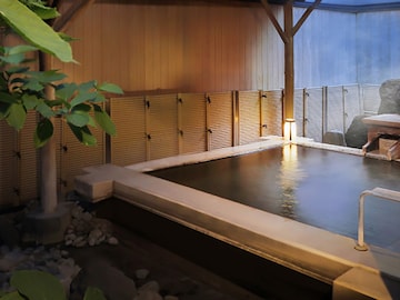 【宮城県の人気ホテル】「鳴子温泉 源蔵の湯 鳴子観光ホテル」は乳白色の温泉と地元の味覚を堪能できる宿