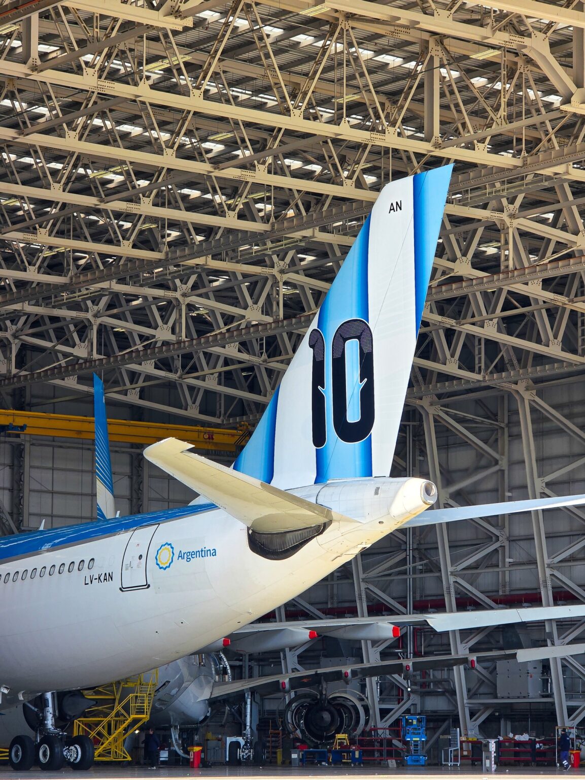 アルゼンチン航空、「世界で最もアルゼンチンらしい」A330特別塗装機を発表 メッシ選手の「10番」をオマージュ | sky-budget スカイバジェット アルゼンチン航空、「世界で最もアルゼンチンらしい」A330特別塗装機を発表 メッシ選手の「10番」をオマージュ | sky-budget スカイバジェット