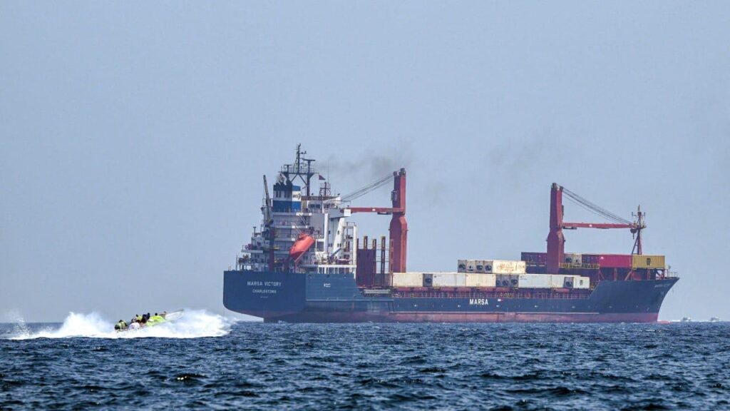ホルムズ海峡でフランス船が攻撃、乗組員数名が負傷