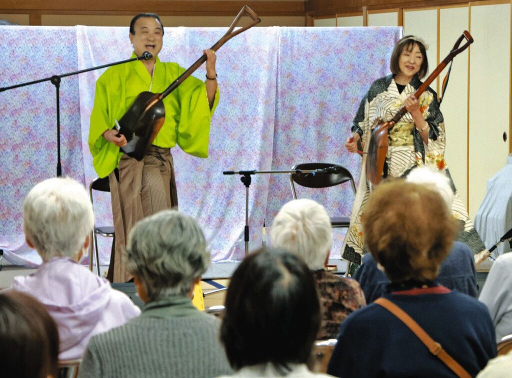 スコップ三味線 迫力の音　珠洲で初の催し：北陸中日新聞Web