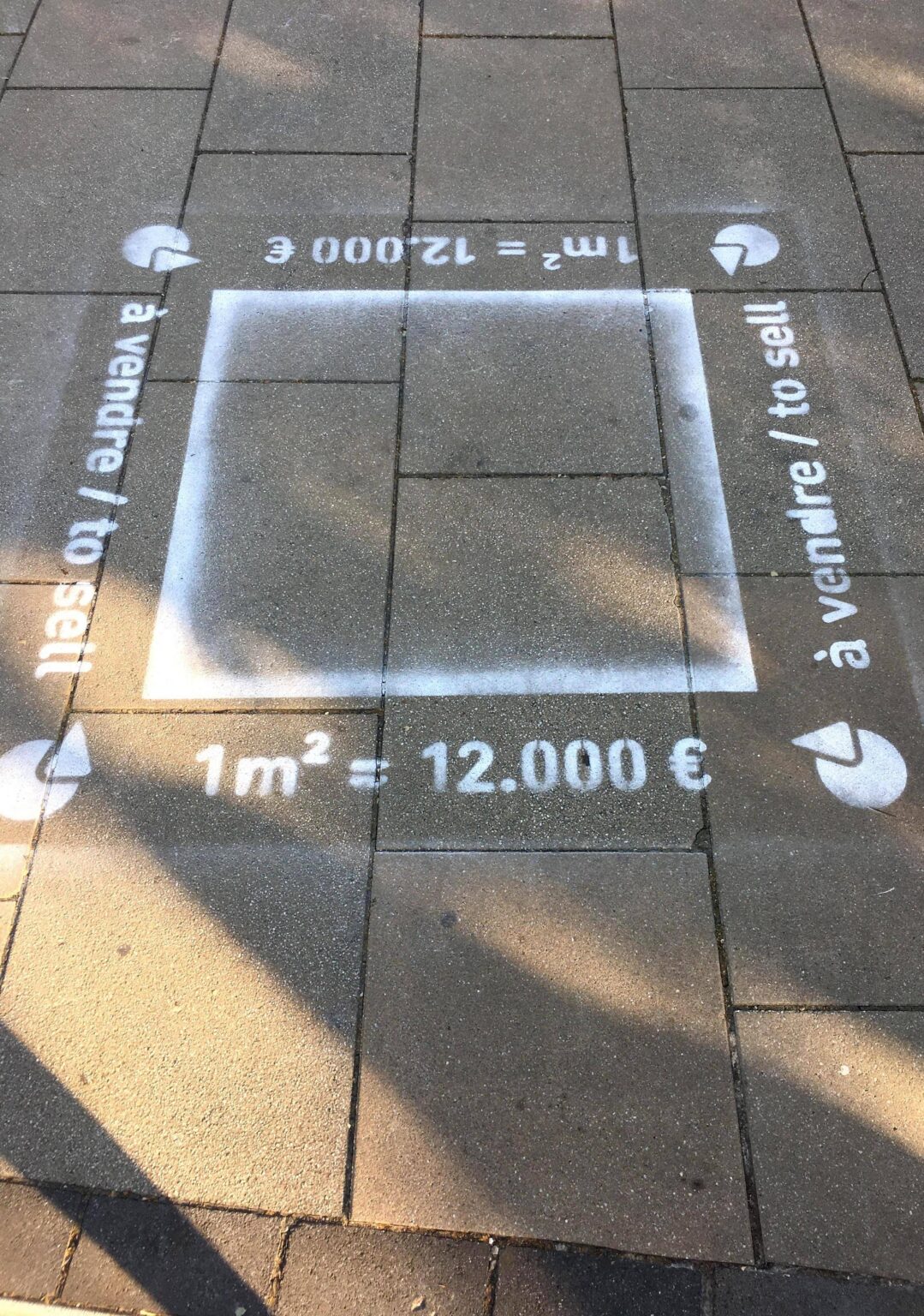 Lyceの前でこれを見つけました