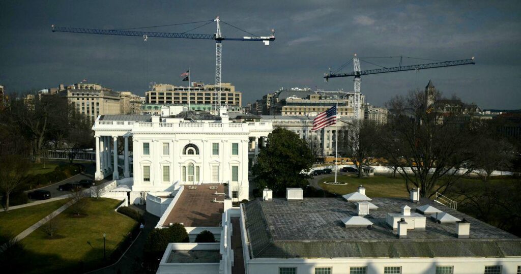 驚き！トランプ大統領の宴会に10億ドル払っている