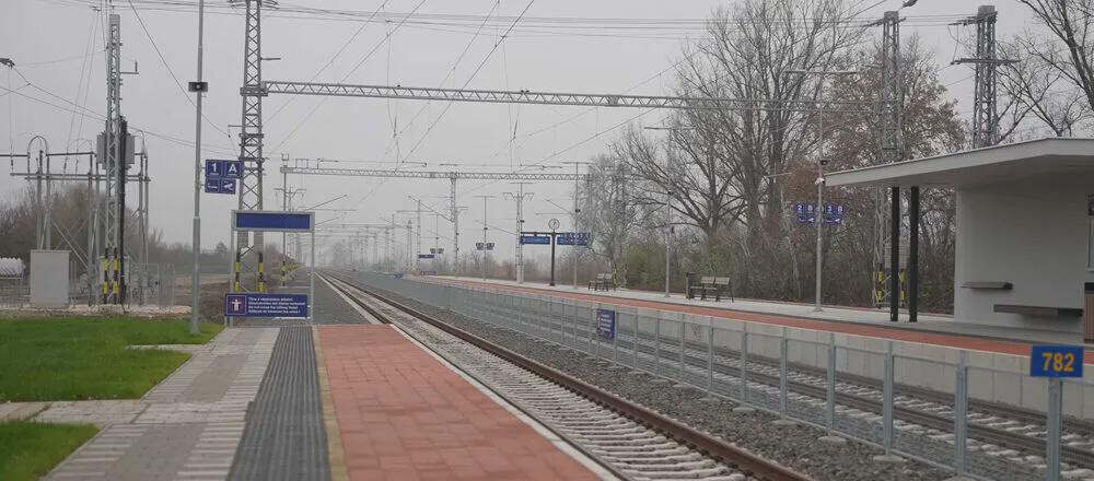 セルビア、組織的な学生運動阻止のため鉄道運行をすべて停止
