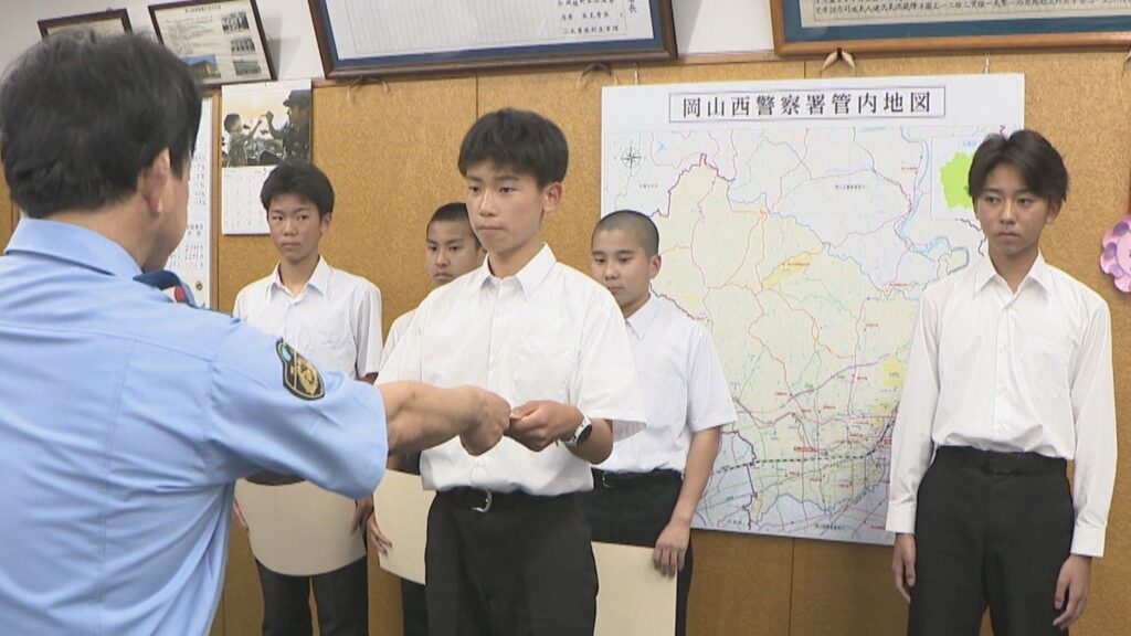 立ち往生する車を押して踏切の外に 高齢女性を救助した岡山市の中学生5人に感謝状 | KSBニュース | KSB瀬戸内海放送 立ち往生する車を押して踏切の外に 高齢女性を救助した岡山市の中学生5人に感謝状 | KSBニュース | KSB瀬戸内海放送