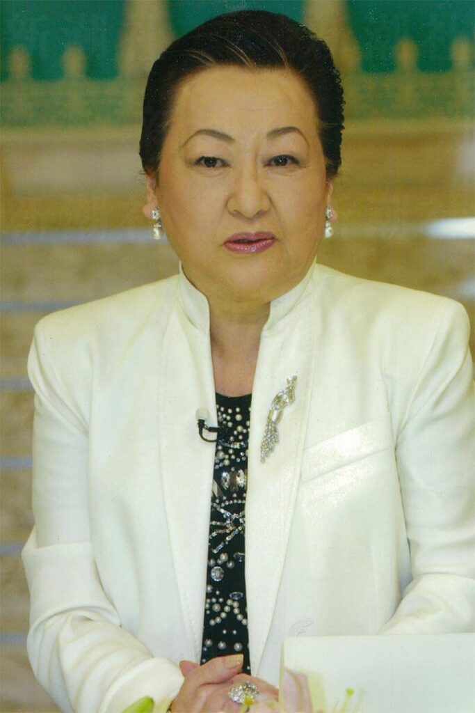 「まるで集団催眠の場だった」　細木数子“先祖供養勉強会”の実況中継　「100万円の“方位占い”に行列が」