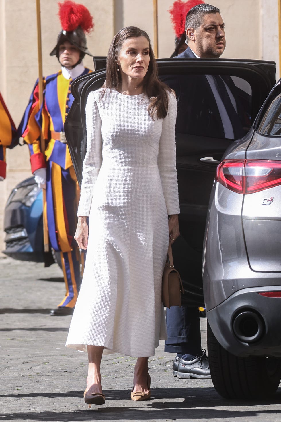 pope leo xiv meets with king felipe vi and queen letizia of spain ahead of king's investiture as protocanon