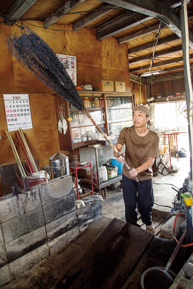 本場結城紬の絣糸染め