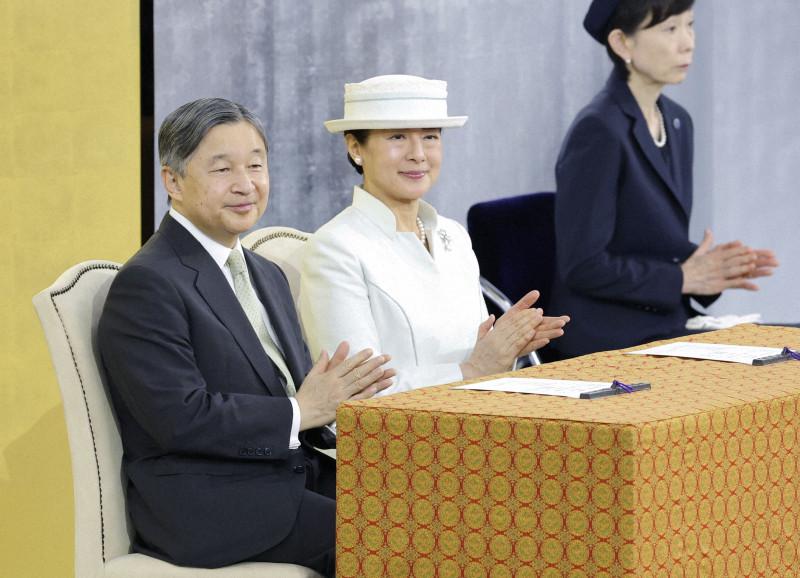 天皇皇后両陛下が昭和の日の式典で喋らせてもらえなかったので式典後に「深い反省と平和守る努力大切」 と感想を述べられる