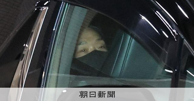 巨人・阿部監督、現行犯逮捕され釈放 娘への暴行容疑、球団処分検討 - 朝日新聞