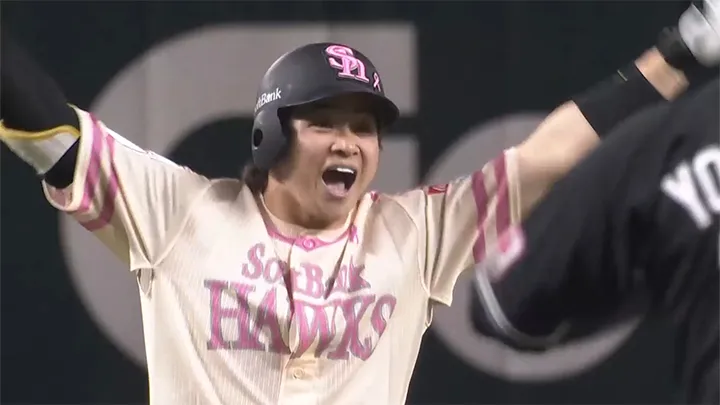 Fukuoka Softbank Hawks player Kenta Tanigawara © Pacific League TV