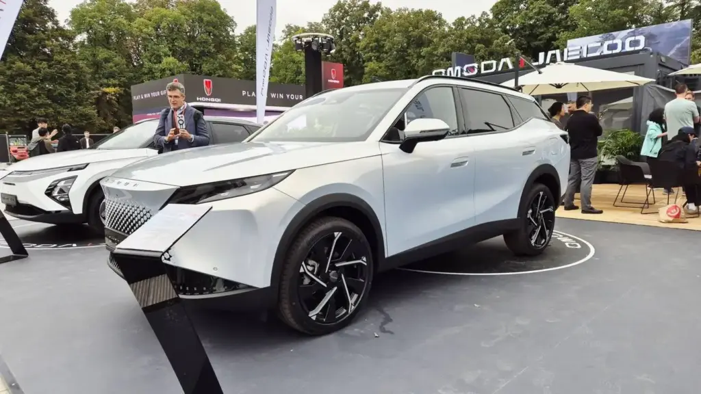 Omoda 7 英国納車開始、プラグインハイブリッド版の航続距離700マイル超え 価格3万ポンドから