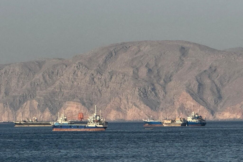 イラン、ホルムズ海峡の管理と料金徴収を正式化