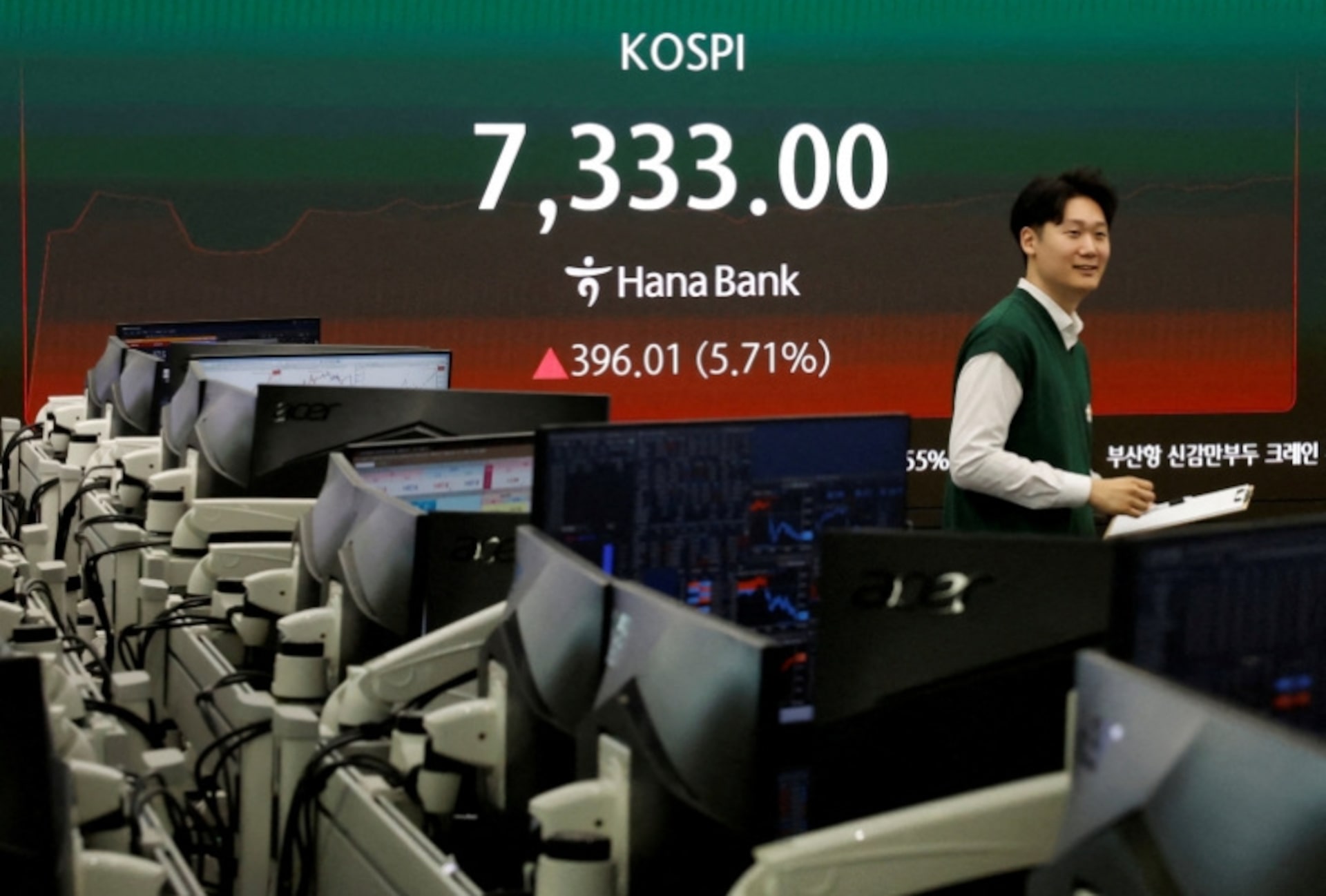 韓国株、半導体株主導で最高値更新　サムスンが「1兆ドルクラブ」入り